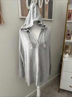 Lou & Grey Heather Gray Hooded Pullover